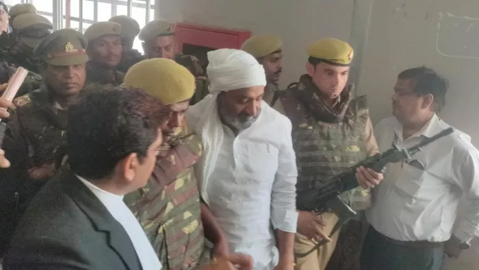बरेली जाते समय खाने-पानी के लिए गिड़गिड़ाया अतीक का भाई अशरफ