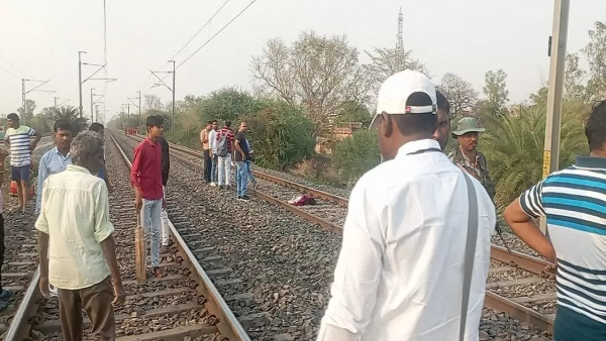 Palamu News: रेलवे ट्रैक पर महिला और उसके तीन बच्चों का क्षत-विक्षत अवस्था में मिला शव, प्रशासन में मचा हड़कंप