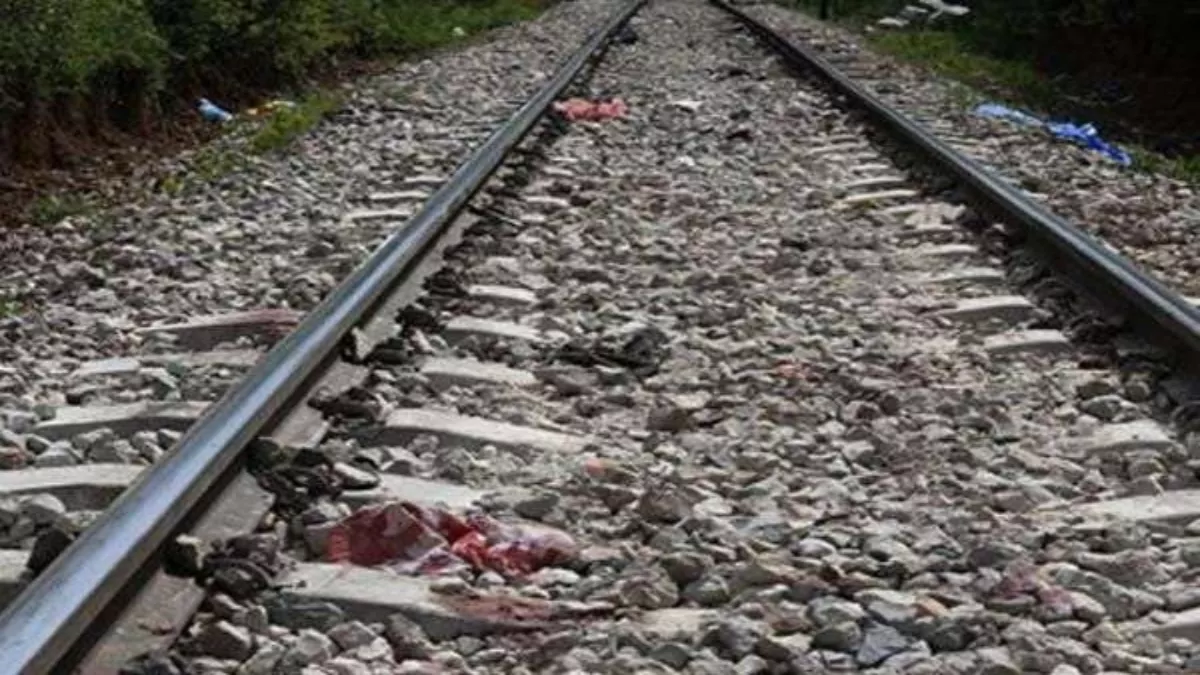 Jharkhand News: अंबोला में ट्रेन से कटकर मझिआंव के गरीब मजदूर की मौत, बच्चों के सिर से उठा पिता का साया