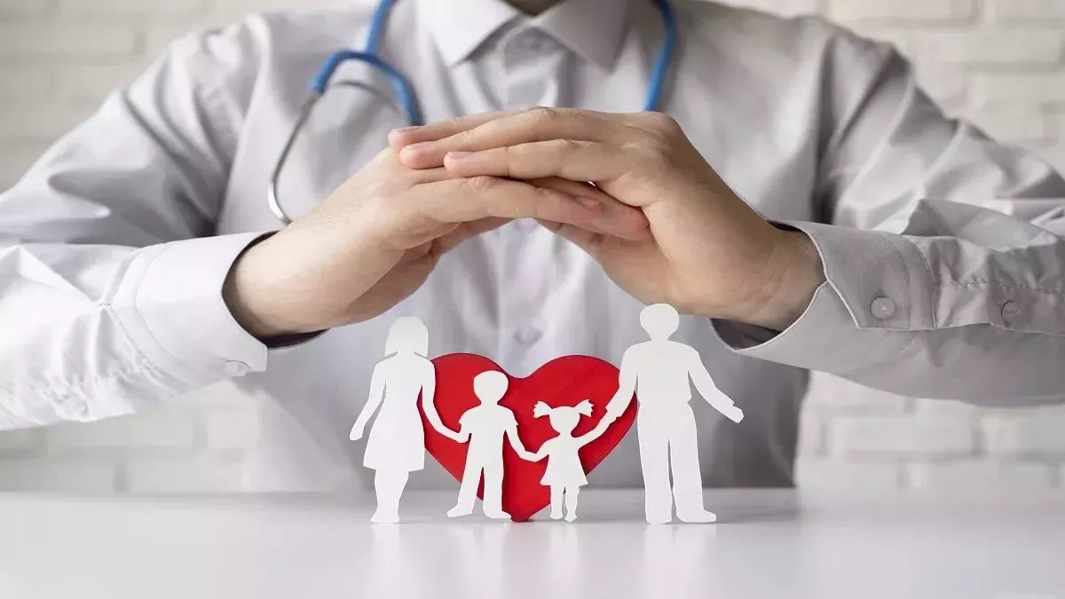 Critical Illness Insurance : हेल्थ इंश्योरेंस से कितना अलग होता है क्रिटिकल इलनेस कवर, इसे लेना क्यों है जरूरी?