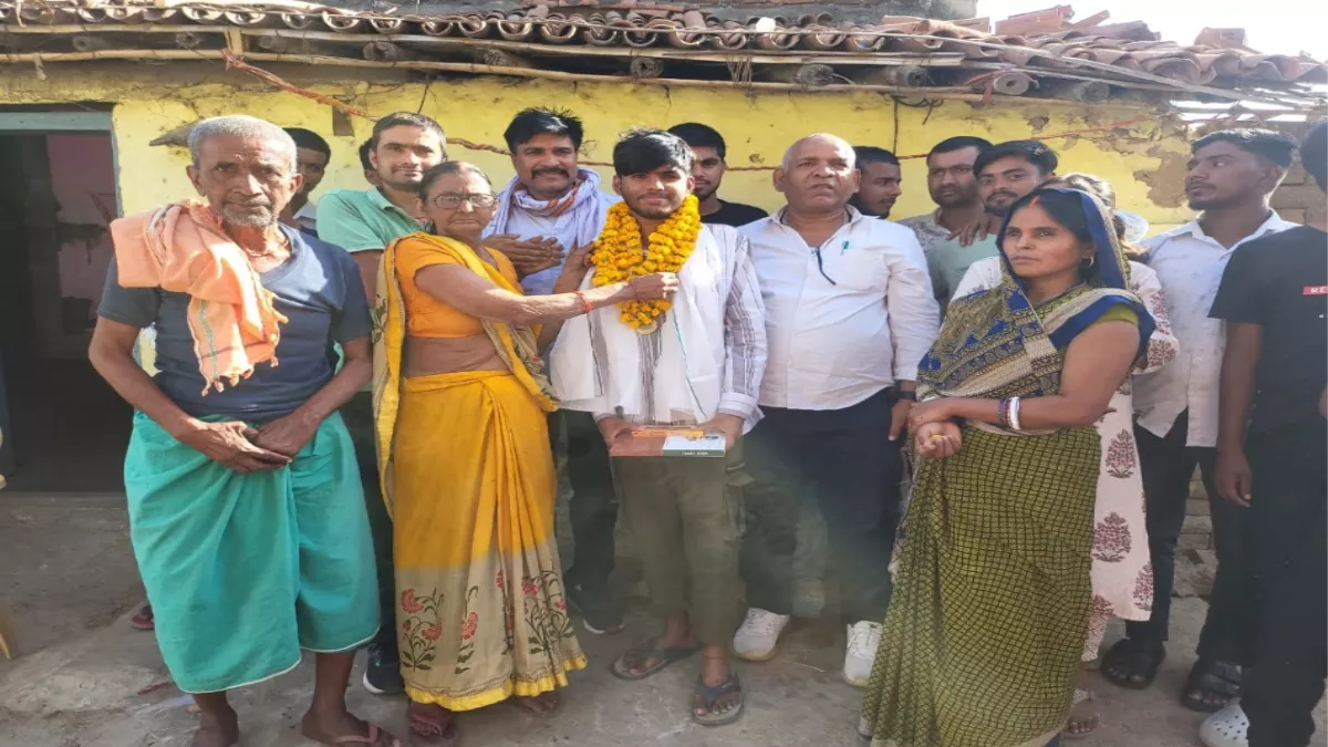 Patna News: छात्रवृत्ति के दम पर बिहटा के आकाश ने की पढ़ाई, अब पूरे बिहार में पाया 7वां स्थान