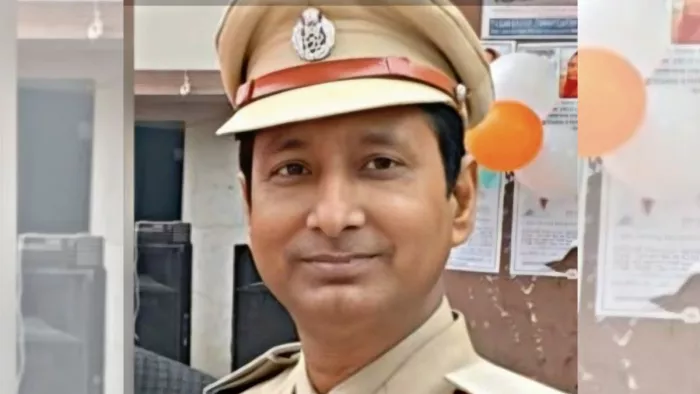 लाइन हाजिर किए गए काराकाट थानाध्यक्ष फूलदेव चौधरी