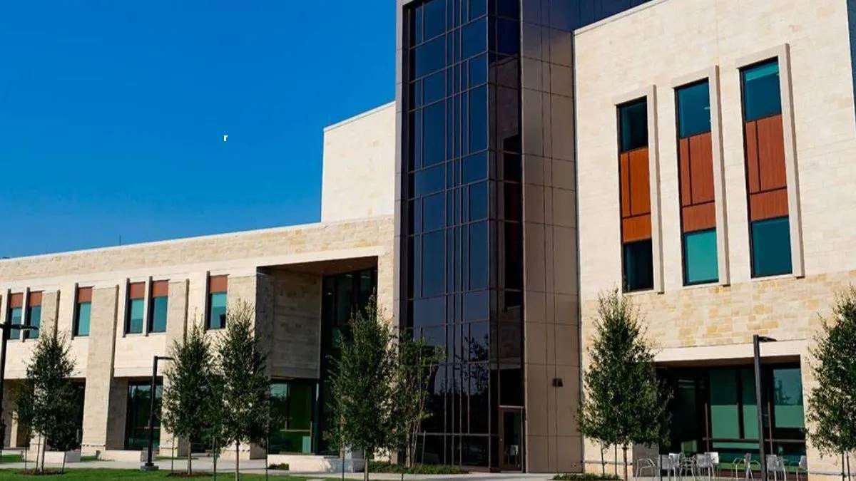https://www.jagranimages.com/images/newimg/29032025/29_03_2025-houston_university_23907993.jpg