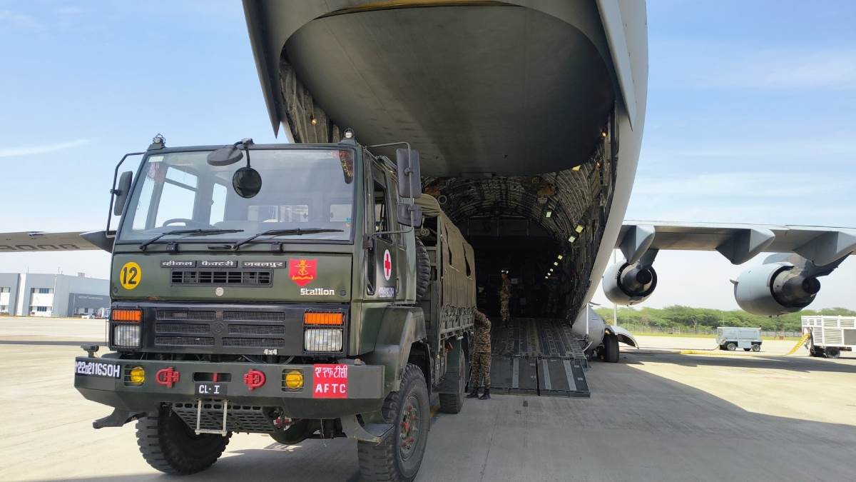 https://www.jagranimages.com/images/newimg/29032025/29_03_2025-indian_airlift_23908287.jpg
