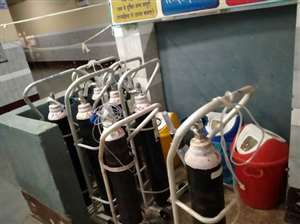 आक्सीजन की किल्लत को दूर करने को बढ़ाई गई सिलिडर की संख्या