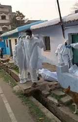 संक्रमितों का शव नहीं उठा रहे स्वजन व पड़ोसी