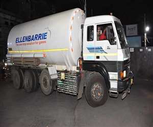 ऑक्सीजन टैंकर से संबंधित खबर की प्रतीकात्मक तस्वीर।