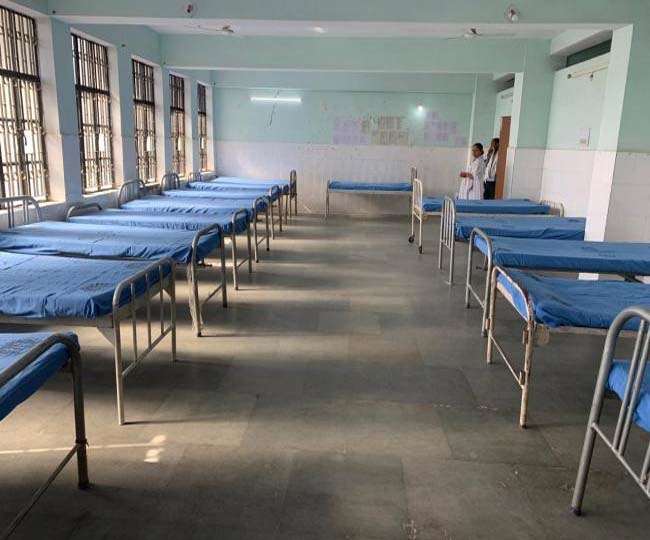 टिकारी अनुमंडलीय अस्&zwj;पताल में कोरोना मरीजों के लिए लगा बेड। फाइल फोटो