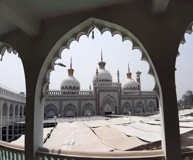 https://www.jagranimages.com/images/newimg/29042022/29_04_2022-alvida_ki_namaz_22669626.jpg