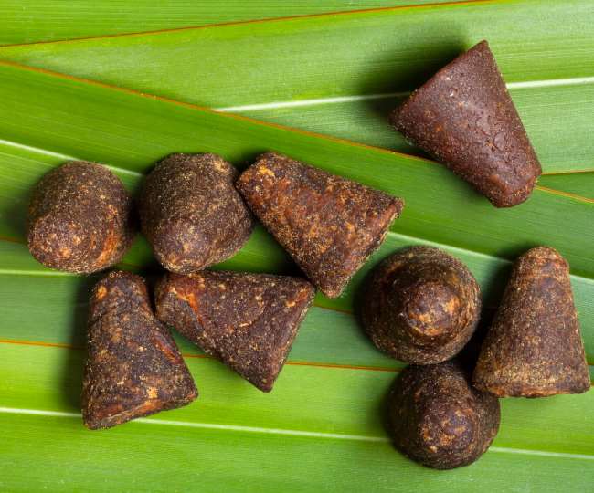 https://www.jagranimages.com/images/newimg/29042022/29_04_2022-jaggery_f_22668283.jpg