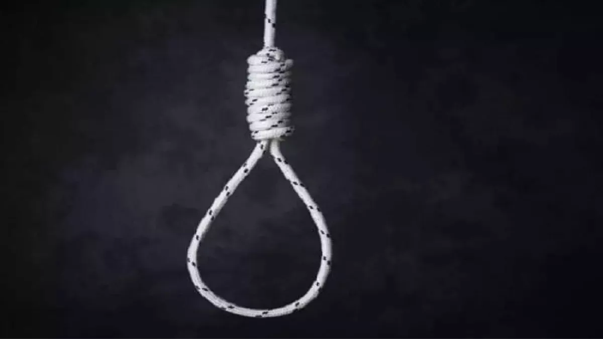 Indore News: हैरान करने वाला मामला, पति ने ब्यूटी पार्लर जाने से रोका तो पत्नी ने लगाई फांसी