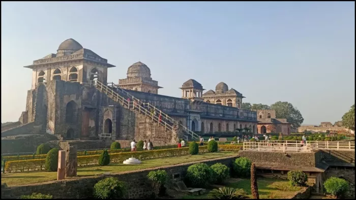 मांडू में घूमने के लिए मशहूर जगह