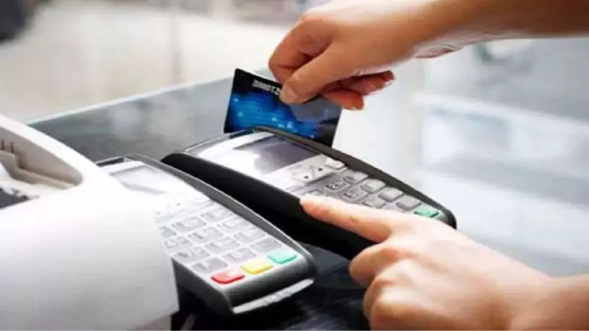 Credit Card Usage Tips: क्रेडिट कार्ड को करें इस तरह से मैनेज, कर्ज के तले दबने से बच जाएंगे