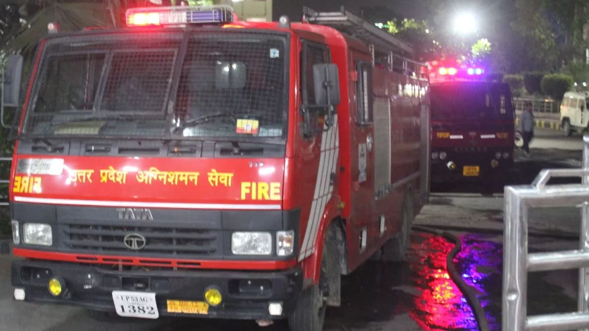 Gorakhpur Railway Station : स्टेशन के वेटिंग हॉल में लगी आग,यात्रियों ने भागकर बचाई जान-आधे घंटे देरी से रवाना हुई पोरबंदर एक्सप्रेस