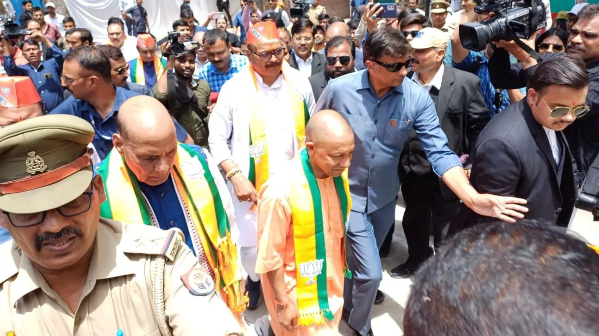Rajnath Singh Nomination: यूपी-उत्तराखंड के सीएम की मौजूदगी में राजनाथ स‍िंह ने दाखि‍ल क‍िया नामांकन - Rajnath singh nomination in lucknow today road show lok sabha election 2024