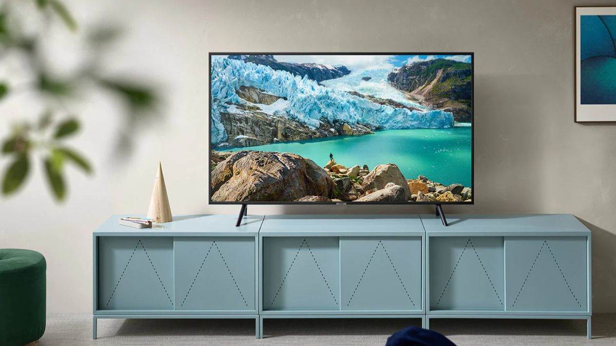 32, 40, 43 इंच Smart TV के आगे फीकी पड़ी महंगे टीवी की चमक! 20 हज़ार रुपए से भी कम कीमत देखकर ग्राहकों ने पकड़ा सिर