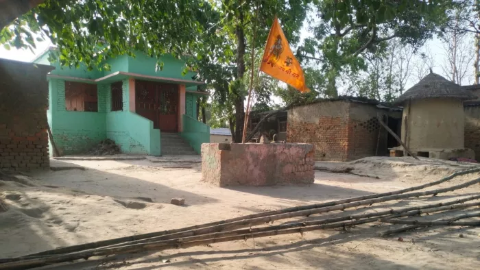 मंदिर परिसर में पसरा हुआ है सन्नाटा