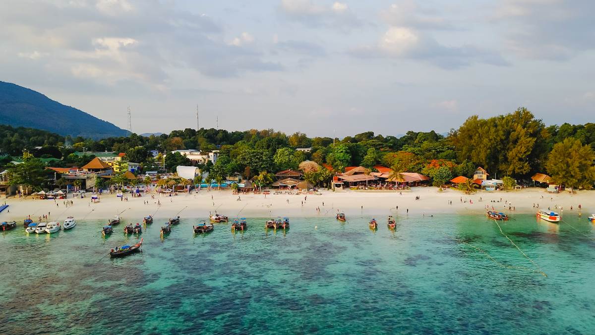 https://www.jagranimages.com/images/newimg/29042024/29_04_2024-thailand_tour_package_pe_23706678.jpg
