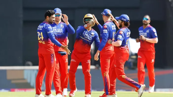 RCB Playoffs Scenario: कैसे प्लेऑफ में पहुंच सकती है आरसीबी।