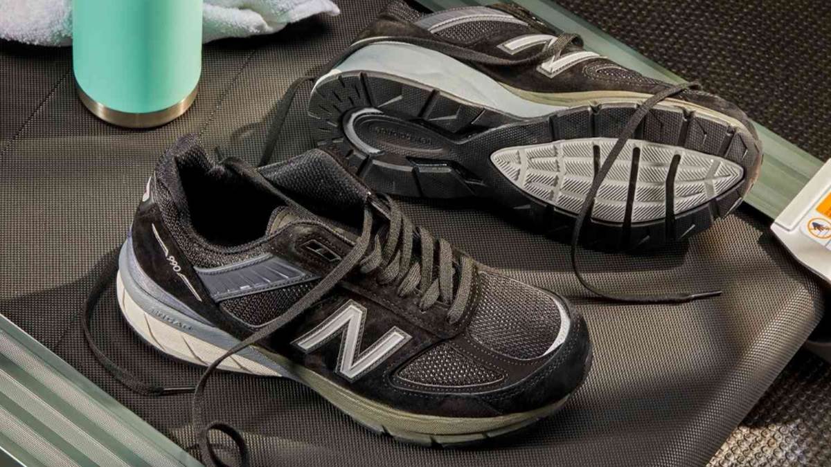 शूज मंडी में इन Water Resistant Shoes ने लगा रखी है आग, यूजर्स के सर चढ़ बोलती हैं इनकी जबराट खूबियां