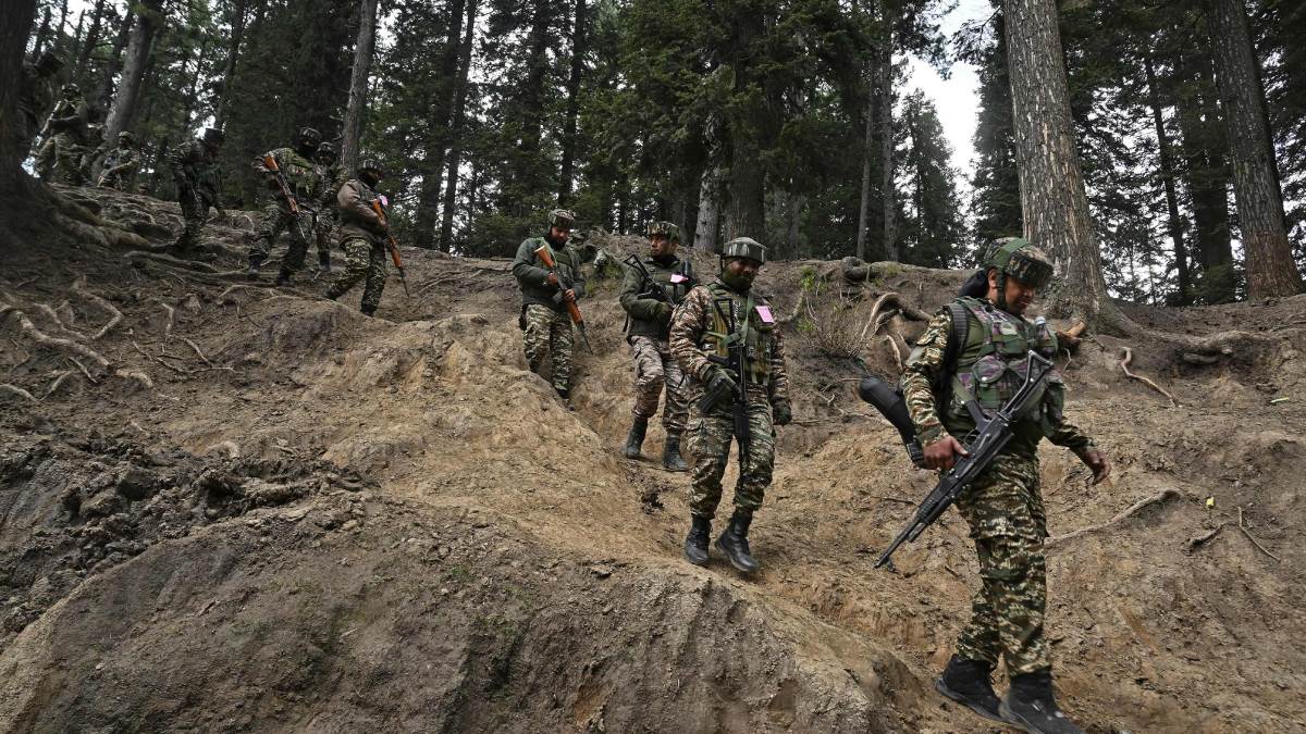 pakistan again violated ceasefire firing on loc at indian army for the fifth day indian army gave a befitting reply