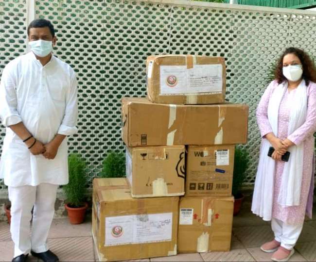 उत्तराखंड एसोसिएशन, सिंगापुर द्वारा भेजी गई मेडिकल सामग्री भाजपा सांसद अनिल बलूनी के नई दिल्ली आवास पर पहुंची।