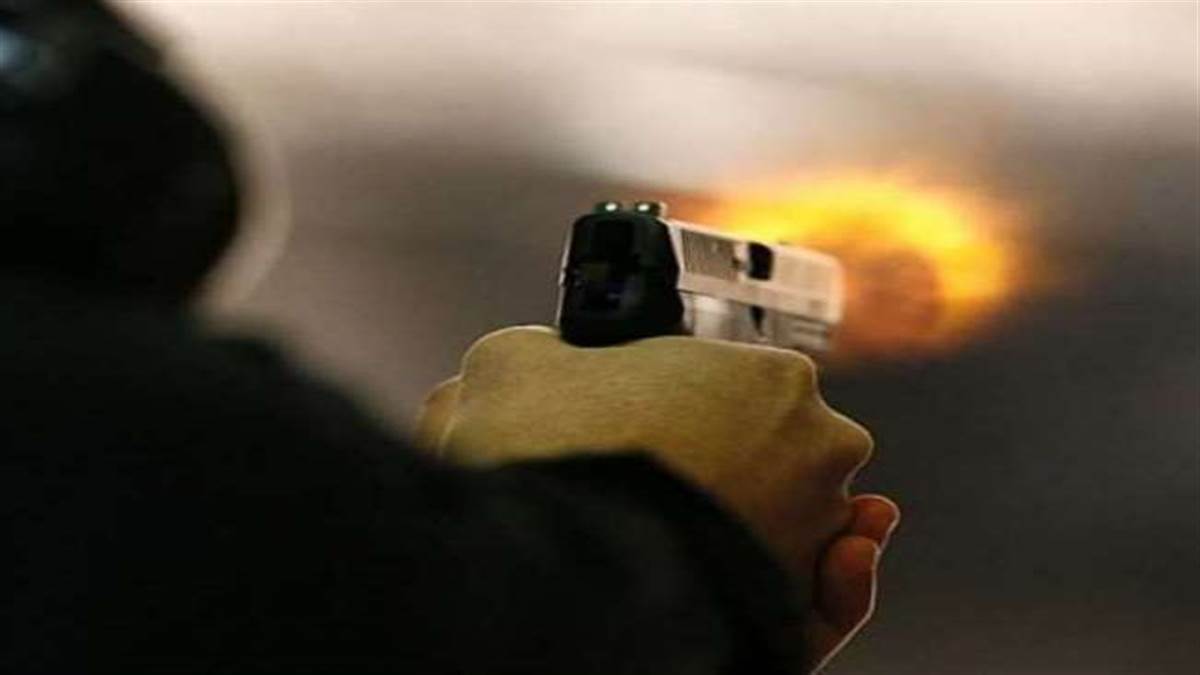 prayagraj crime news ayushi injured by bullet battling for life and death in hospital