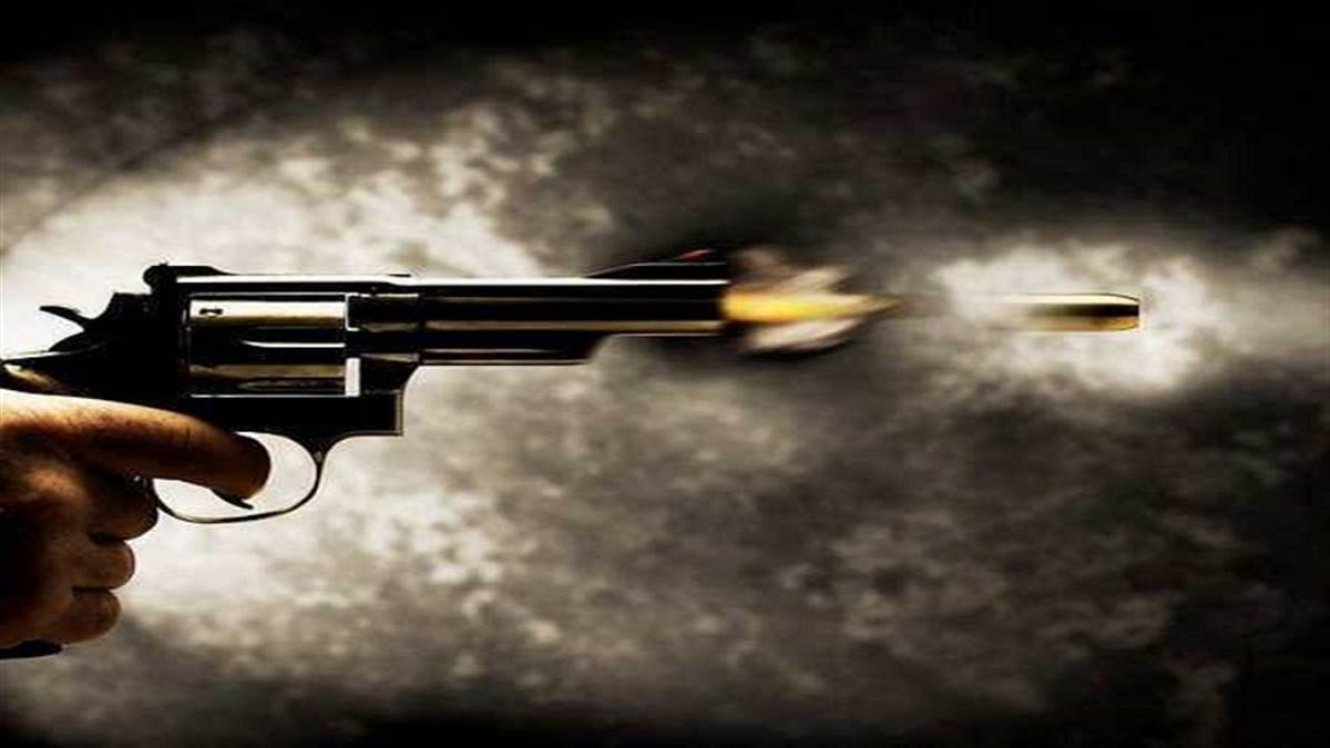 Rudrapur News : गर्दन से रगड़ खाते निकली गोली, हवाई फायर कर हमलावर हुए फरार