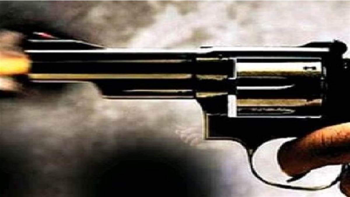 araria crime criminals robbed a grocery trader in forbesganj market late in the evening