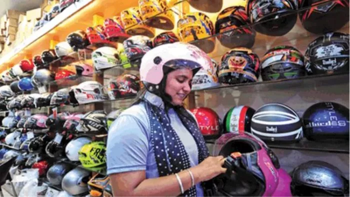 How to keep bike helmet fresh and clean in summer here is key point