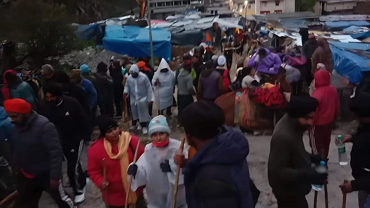 Hemkund Sahib: अटलाकोटी में हिमखंड गिरने से पैदल रास्ता हुआ बंद, सोमवार तड़के मार्ग सुचारू; यात्री रवाना