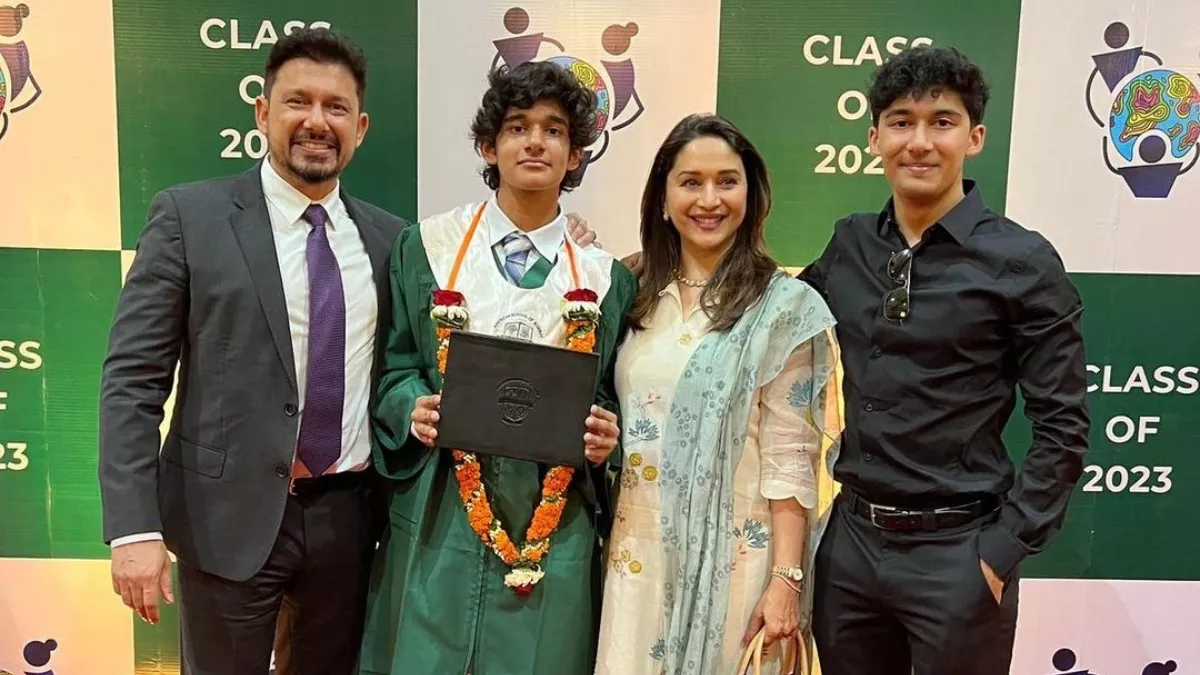 Madhuri Dixit के छोटे बेटे रियान की पूरी हुई स्कूलिंग, एक्ट्रेस ने शेयर की खुशी