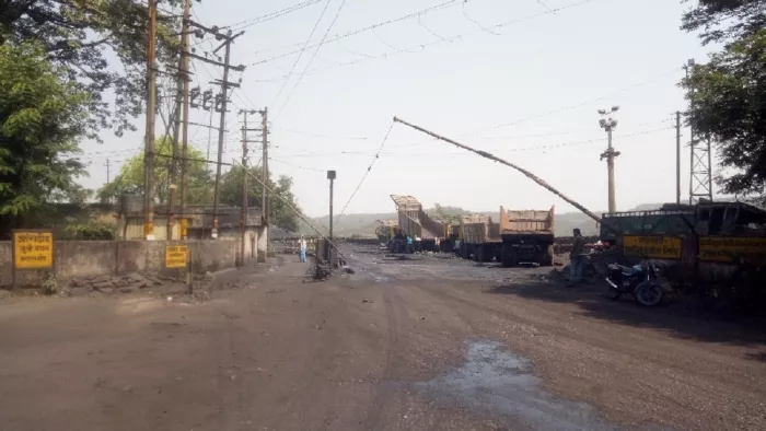 जारंगडीह खदान का मुख्य गेट जहां से निकलते हैं चोरी के कोयला के हाइवा