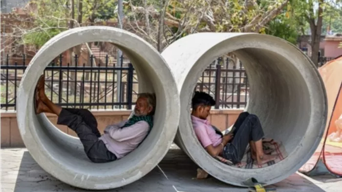 दिल्ली में मजदूरों को दोपहर 12 से 3 बजे तक मिलेगी काम से छुट्टी, नहीं कटेगा वेतन (ANI Photo)