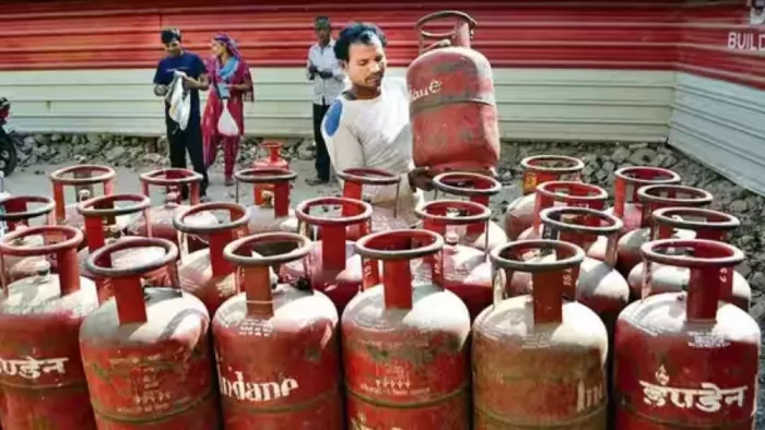 1 जून से नहीं मिलेगा गैस सिलेंडर! फटाफट करवा लें ई-केवाईसी, सिर्फ ये 2 डॉक्यूमेंट लगेंगे (फाइल फोटो)