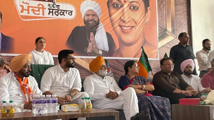 पंजाब में बोली स्मृति- 'कांग्रेस को रिजेक्शन का इंजेक्शन लगाओ और भाजपा जिताओ...',
