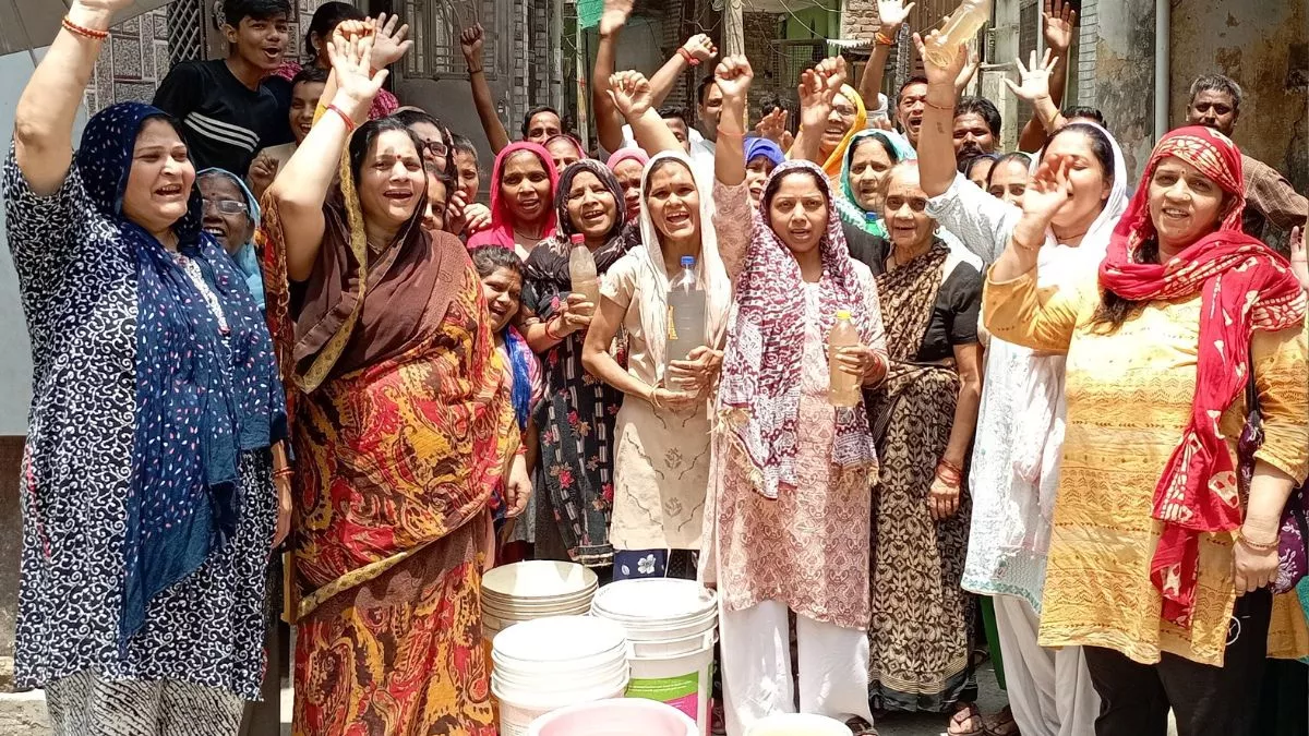 Ghaziabad Water Crisis: 250 घरों में गंदे पानी की आपूर्ति होने से परेशान महिलाओं ने किया विरोध प्रदर्शन