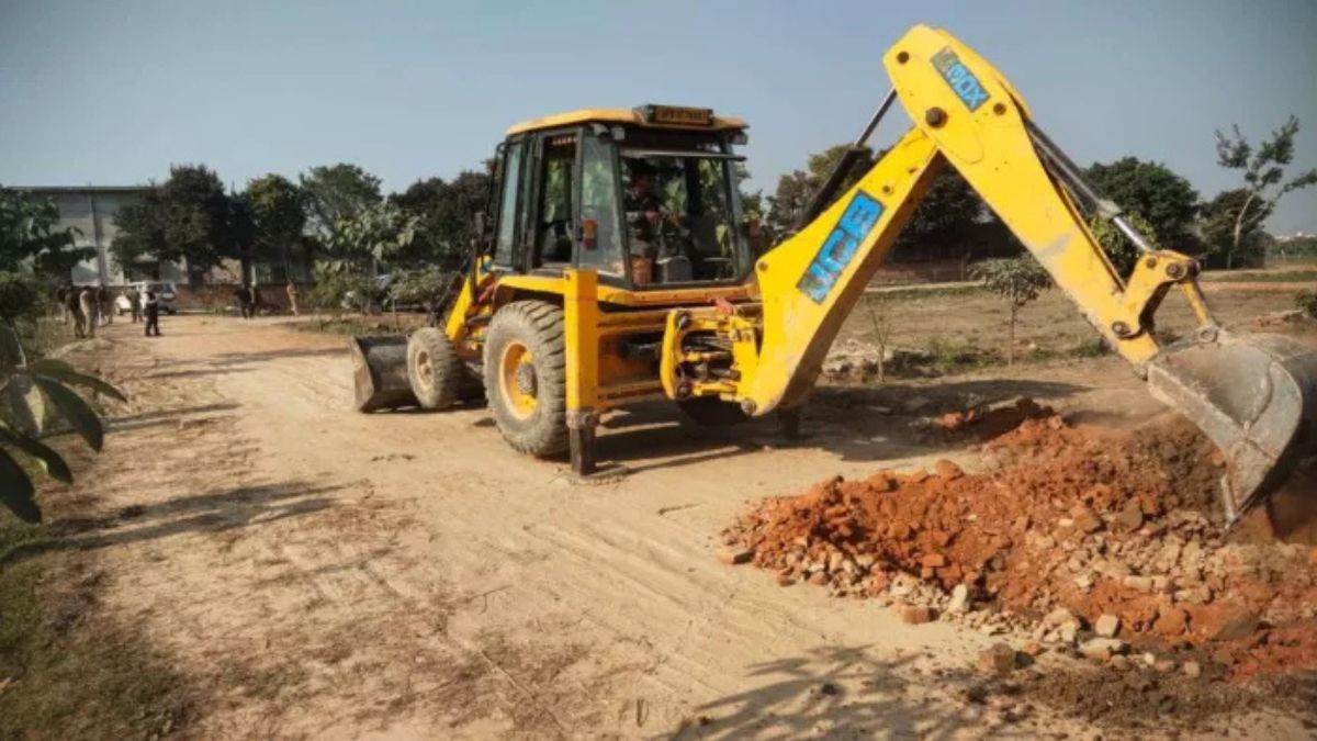 bulldozer roared for three hours more than 33 bighas of illegal plotting demolished final warning also received