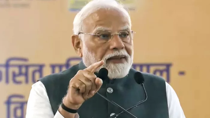 पीएम मोदी ने ममता बनर्जी पर जुबानी वार किया (फोटो पीटीआई)