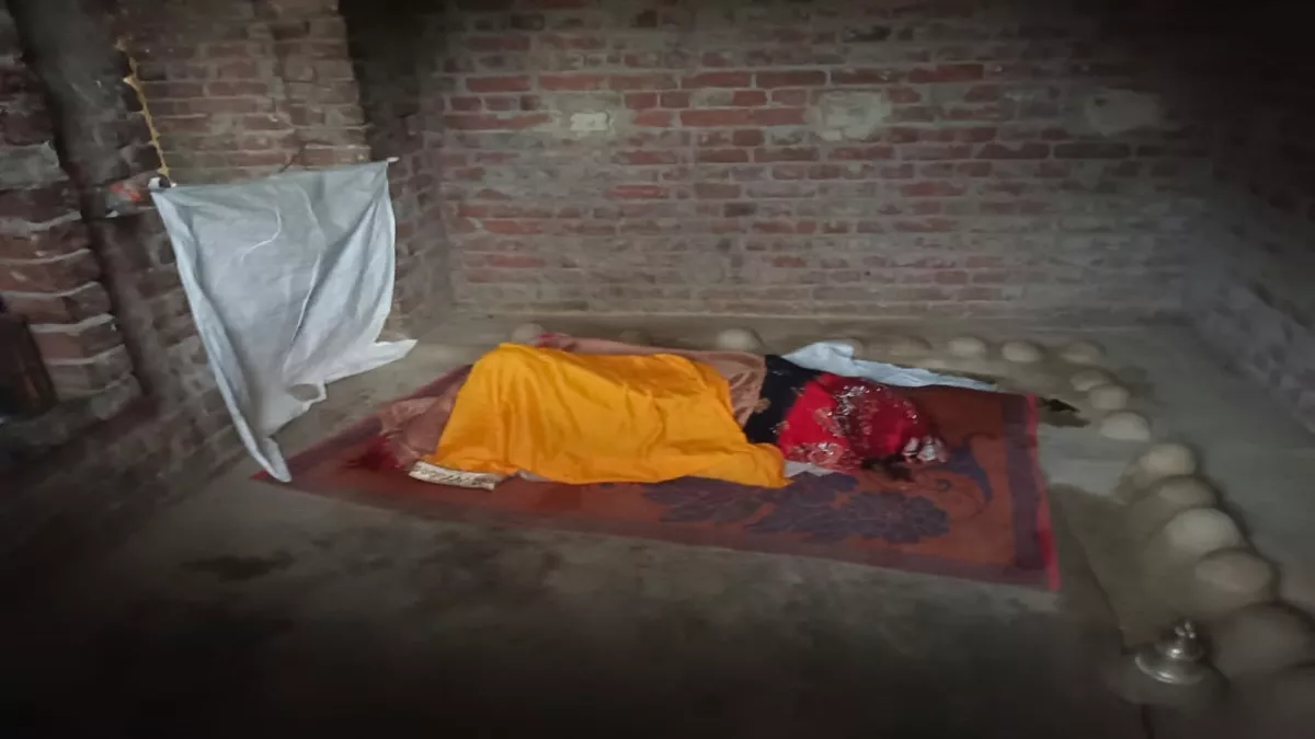 अंधविश्वास के चक्कर में करते रहे लाश की झाड़-फूंक जबकि बीमारी से हुई थी बेटी की मौत