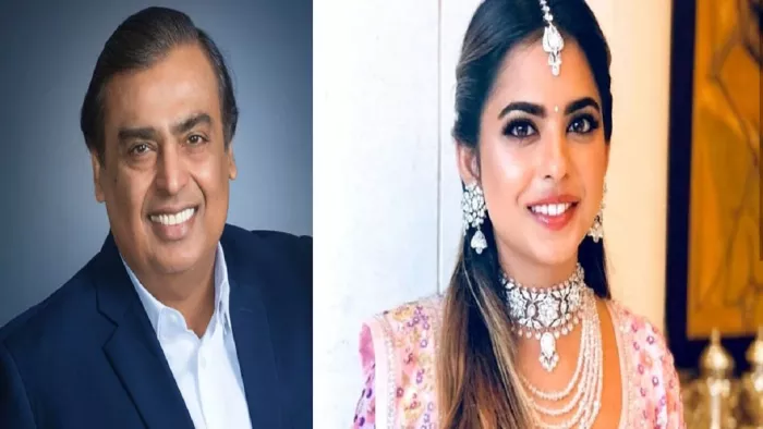 Mukesh Ambani with his daughter Isha Ambani