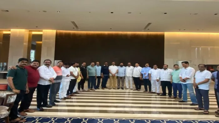 असम के सीएम राहत कोष में बागी विधायकों ने दिए 51 लाख रुपये (फोटो- एएनआइ)