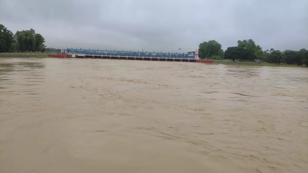 बार‍िश से पूर्वांचल की नद‍ियां उफान पर; बानगंगा, राप्‍ती, सरयू उफनाई- गोरखपुर शहर में बाढ़ जैसे हालात