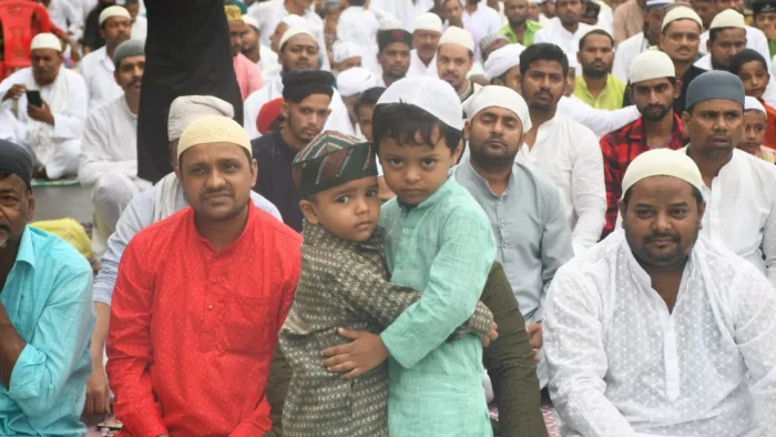 Bakrid: ईदगाहों में सुबह 6.15 बजे अदा की गई पहली नमाज,