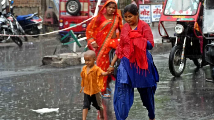 Bihar Weather: पटना समेत अन्य हिस्सों में आज भी होंगे मेघ मेहरबान