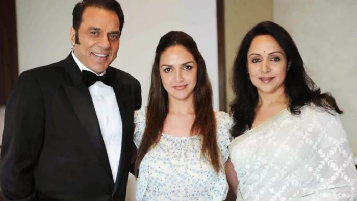 Esha Deol Shares an Old Wedding Photo With Father Dharmendra and Hema Malini/Instagram