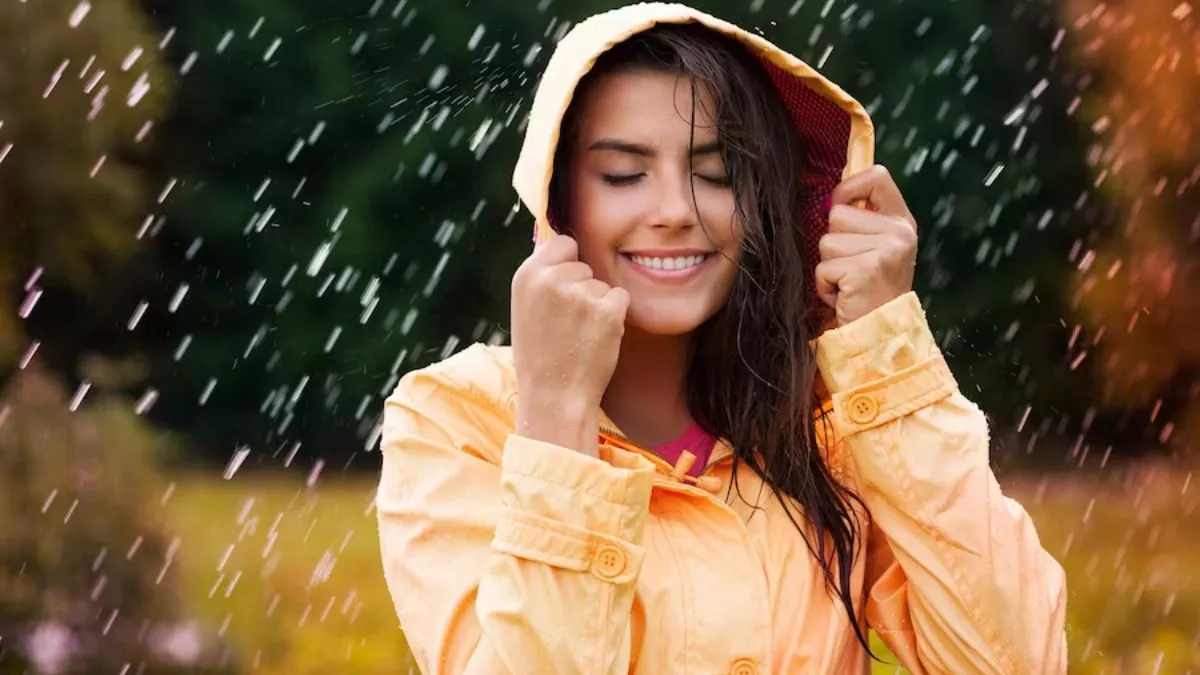 Monsoon Skin Care Tips: बारिश के मौसम में स्किन को रखना चाहते हैं बेदाग और ग्लोइंग, तो फॉलो करें ये 5 टिप्स - how to take care of skin in monsoon follow