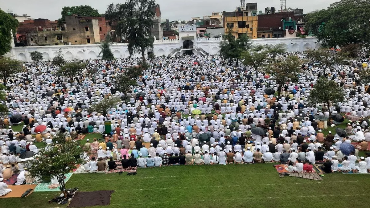 Eid al-Adha: मेरठ में सड़क नहीं मस्‍ज‍िदों में हुई नमाज, कारी शफीक बोले- मुसलमानों में खौफ पैदा करने की कोशिश