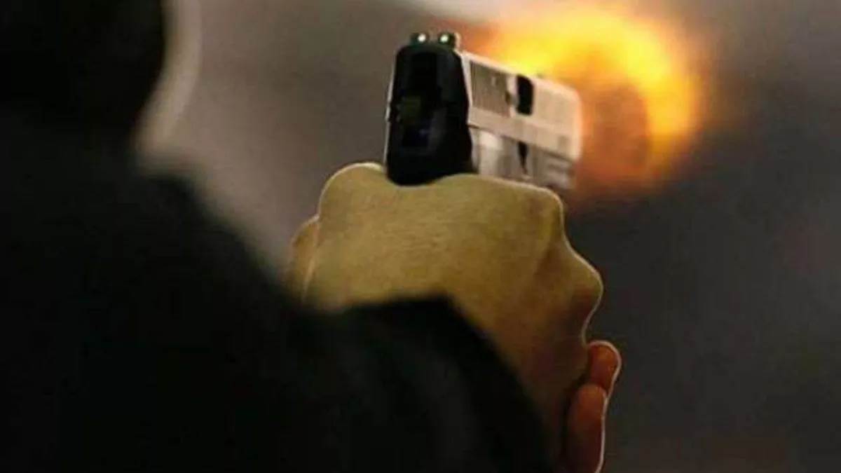 bhubaneswar capital echoed with bullets at midnight 12 rounds fired in front of police councilor brother and nephew injured
