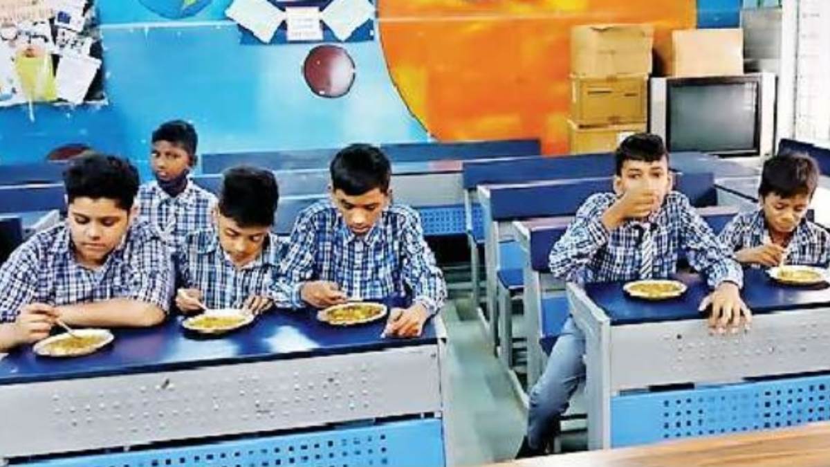 https://www.jagranimages.com/images/newimg/29062023/29_06_2023-served_two_days_srianna_to_students_23455398.jpg